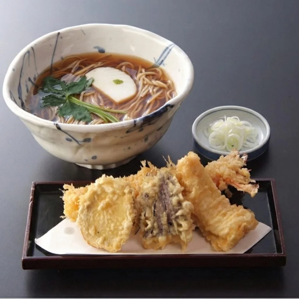一年の締めくくりに百人町近江家の天ぷらそばをどうぞ